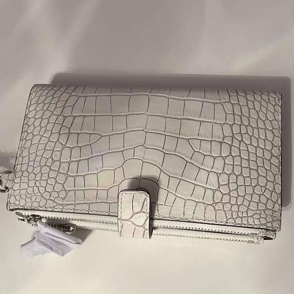 Michael Kors Wristlet Bag Wallet (Crocodile Embossed Leather) - Picture 3 of 3